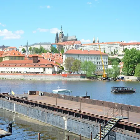 Apartment Luxurious Near River In Cezch Republic Prague