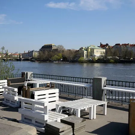 Apartment Luxurious Near River In Cezch Republic