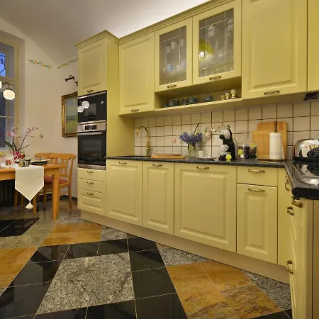 Charming Downtown Flat 아파트 *
